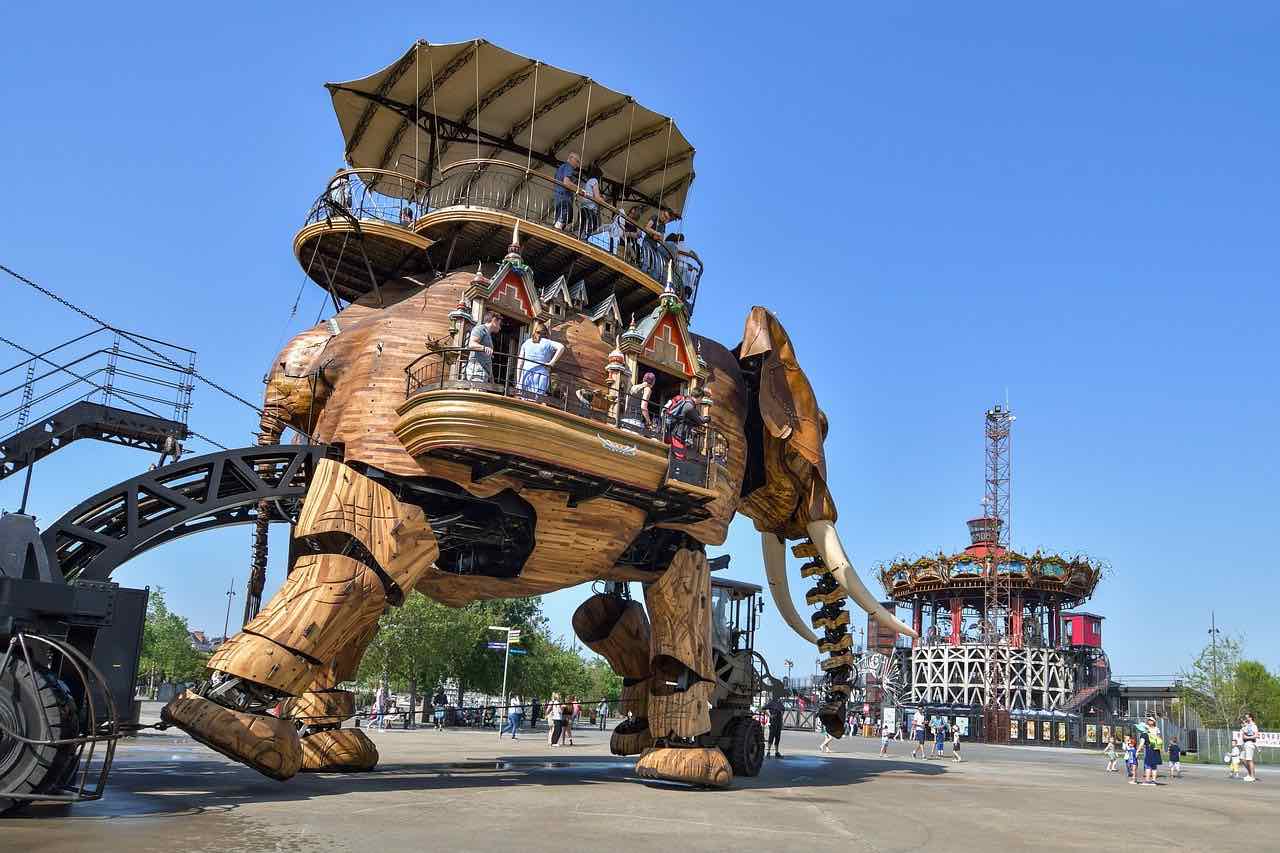 le célèbre éléphant métalique de l'île de Nantes