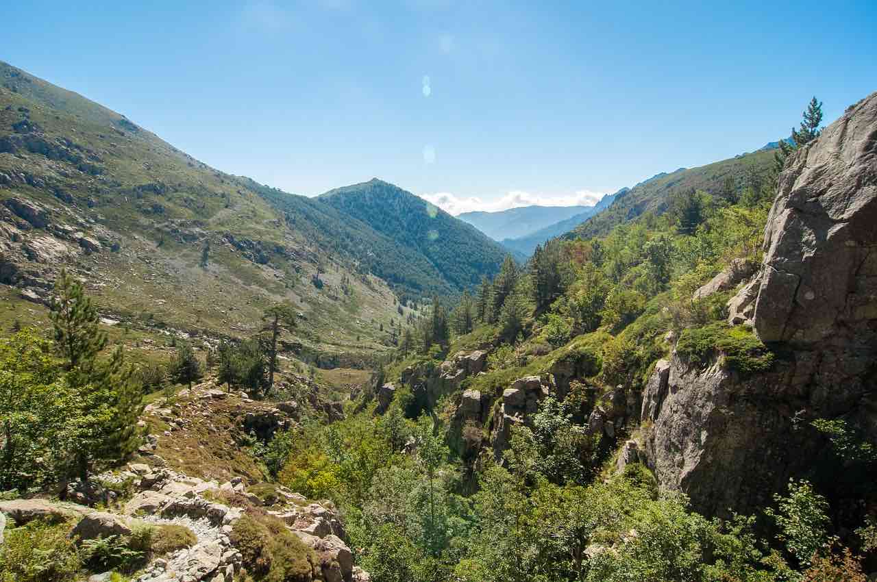 Image de la Corse en pleine nature montagneuse